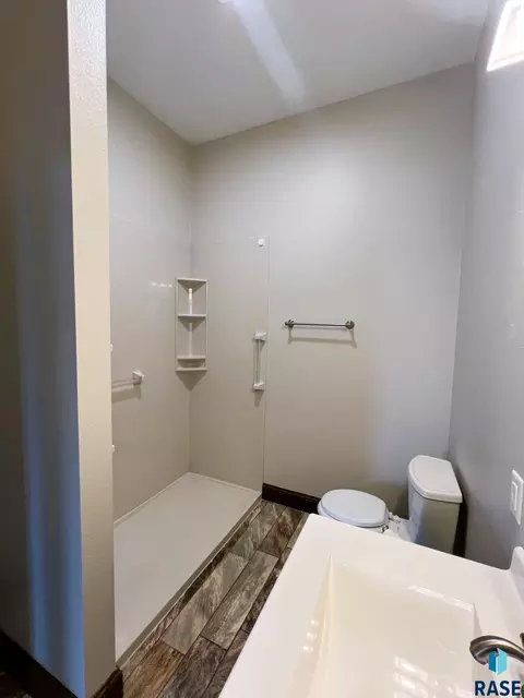 Bath - 37006 281st St, Geddes, SD 57342 photo 2 of 8