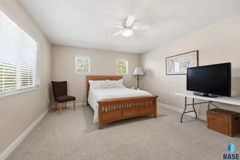 Bedroom - 2301 E Beacon Pl, Sioux Falls, SD 57103 photo 5 of 6