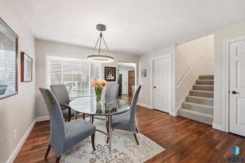 Dining - 2301 E Beacon Pl, Sioux Falls, SD 57103 photo 2 of 2