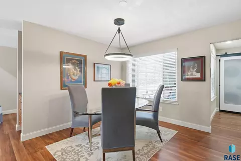 Dining - 2301 E Beacon Pl, Sioux Falls, SD 57103 photo 1 of 2