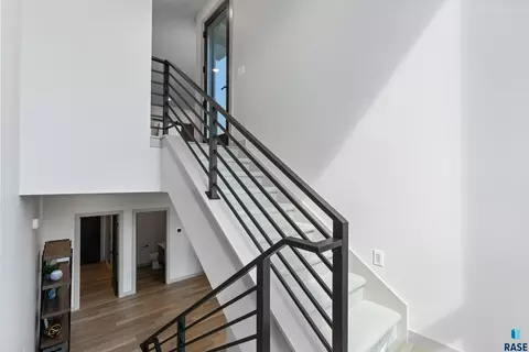 Entry Way - 2803 S Terry Ave, Sioux Falls, SD 57106 photo 4 of 6