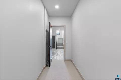 Entry Way - 2803 S Terry Ave, Sioux Falls, SD 57106 photo 6 of 6