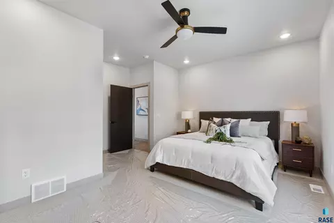 Bedroom - 2803 S Terry Ave, Sioux Falls, SD 57106 photo 2 of 4