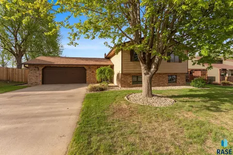 6200 W Oscar Howe Cir, Sioux Falls, SD 57106