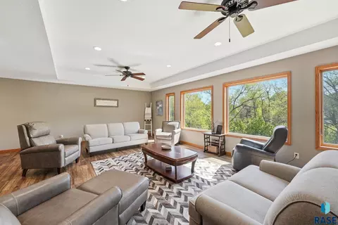Living - 8508 E Saddle Creek Rd, Sioux Falls, SD 57110 photo 2 of 3