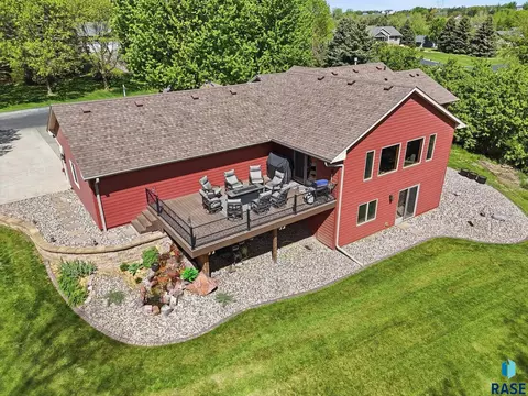 Exterior - 8508 E Saddle Creek Rd, Sioux Falls, SD 57110 photo 3 of 12