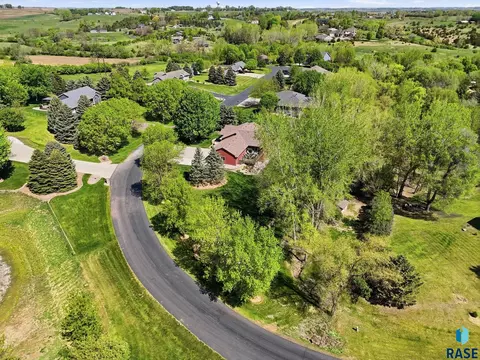 View/Area - 8508 E Saddle Creek Rd, Sioux Falls, SD 57110 photo 2 of 9