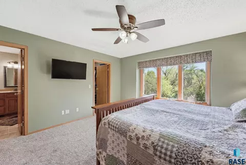 Bedroom - 8508 E Saddle Creek Rd, Sioux Falls, SD 57110 photo 1 of 5