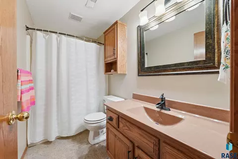 Bath - 8508 E Saddle Creek Rd, Sioux Falls, SD 57110 photo 5 of 5