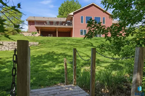 Exterior - 8508 E Saddle Creek Rd, Sioux Falls, SD 57110 photo 5 of 12