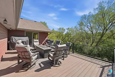 Exterior - 8508 E Saddle Creek Rd, Sioux Falls, SD 57110 photo 2 of 12