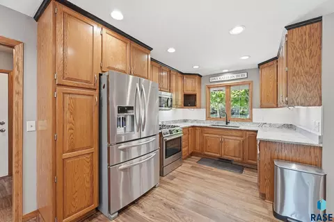 Kitchen - 8508 E Saddle Creek Rd, Sioux Falls, SD 57110 photo 1 of 3