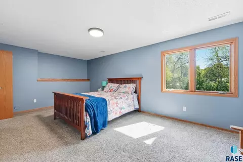 Bedroom - 8508 E Saddle Creek Rd, Sioux Falls, SD 57110 photo 4 of 5