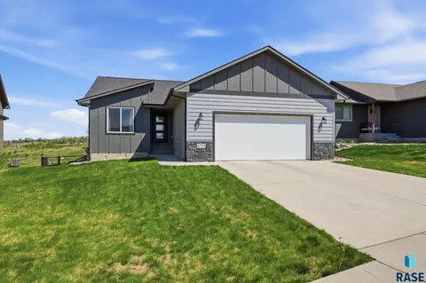 6729 W Viola Ct, Sioux Falls, SD 57106