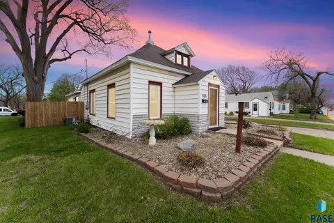 1105 N Kiwanis Ave, Sioux Falls, SD 57104
