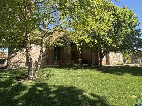1325 W Wicklow Ct, Sioux Falls, SD 57108