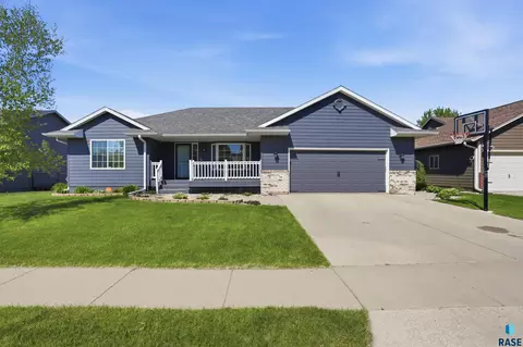 5205 S Donegal Ave, Sioux Falls, SD 57106