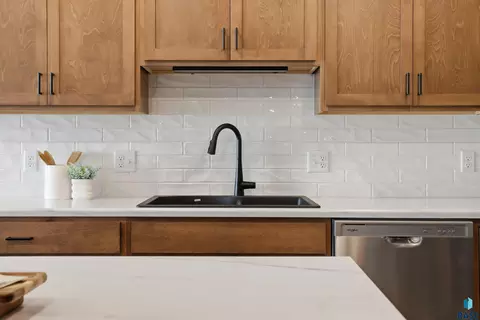 Kitchen - 2404 E Jetty Pl, Sioux Falls, SD 57108 photo 2 of 4