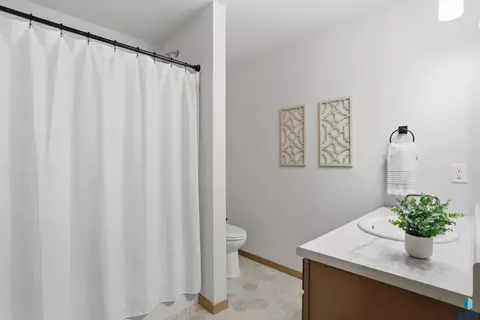 Bath - 2404 E Jetty Pl, Sioux Falls, SD 57108 photo 1 of 1