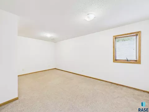 Bedroom - 1108 Sunnyside Ct, Mitchell, SD 57301 photo 7 of 9