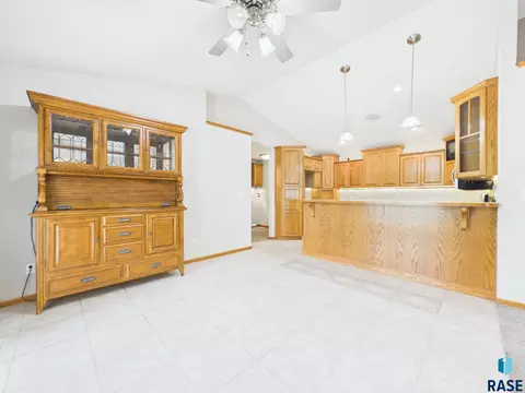 Living - 1108 Sunnyside Ct, Mitchell, SD 57301 photo 7 of 12