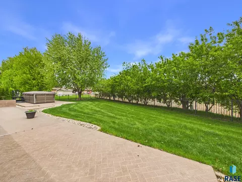 Exterior - 1108 Sunnyside Ct, Mitchell, SD 57301 photo 6 of 11