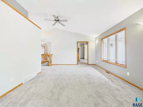 Living - 1108 Sunnyside Ct, Mitchell, SD 57301 photo 5 of 12