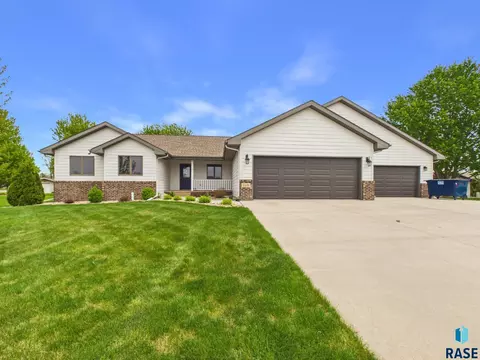 Exterior - 1108 Sunnyside Ct, Mitchell, SD 57301 photo 10 of 11