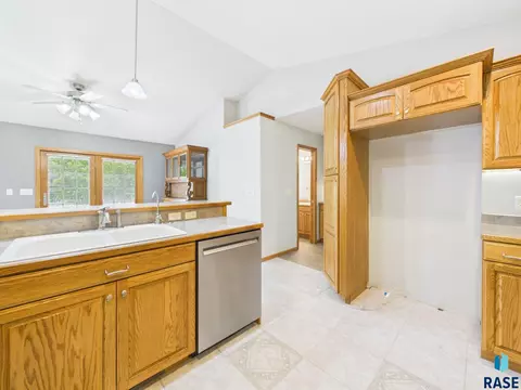 Kitchen - 1108 Sunnyside Ct, Mitchell, SD 57301 photo 4 of 4
