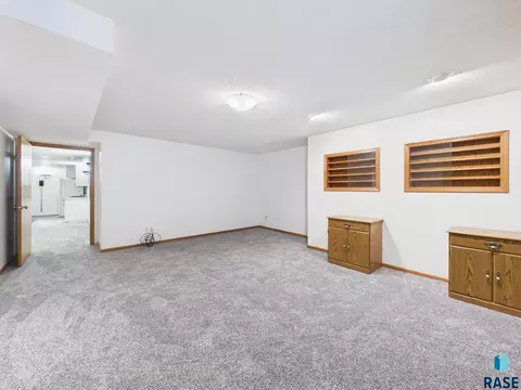 Living - 1108 Sunnyside Ct, Mitchell, SD 57301 photo 12 of 12