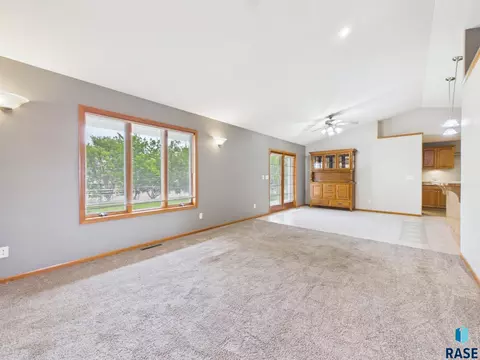 Living - 1108 Sunnyside Ct, Mitchell, SD 57301 photo 4 of 12