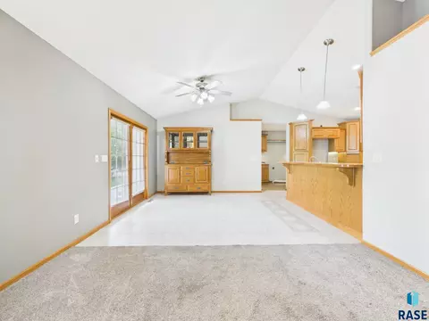 Living - 1108 Sunnyside Ct, Mitchell, SD 57301 photo 2 of 12