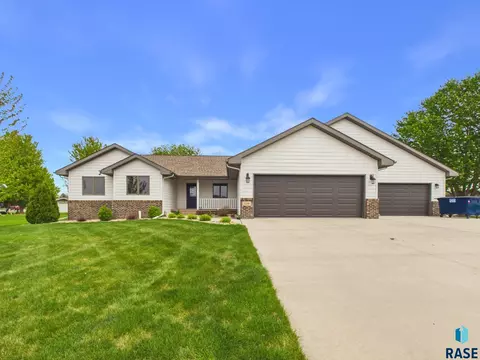 Exterior - 1108 Sunnyside Ct, Mitchell, SD 57301 photo 8 of 11