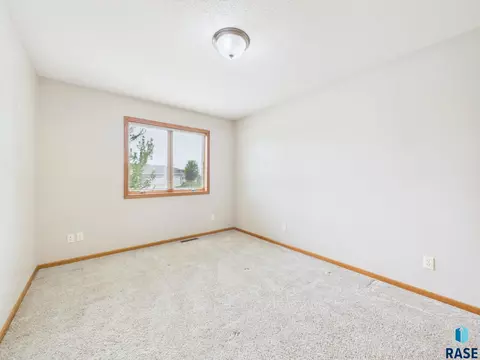 Bedroom - 1108 Sunnyside Ct, Mitchell, SD 57301 photo 5 of 9