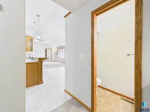 Entry Way - 1108 Sunnyside Ct, Mitchell, SD 57301 photo 3 of 3