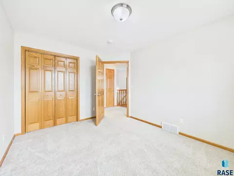 Bedroom - 1108 Sunnyside Ct, Mitchell, SD 57301 photo 6 of 9
