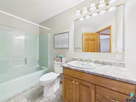 Bath - 1108 Sunnyside Ct, Mitchell, SD 57301 photo 6 of 7