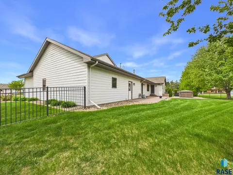 Exterior - 1108 Sunnyside Ct, Mitchell, SD 57301 photo 5 of 11