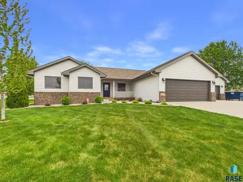 Exterior - 1108 Sunnyside Ct, Mitchell, SD 57301 photo 9 of 11