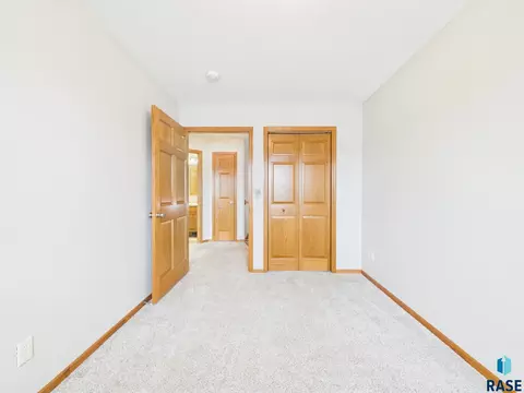 Bedroom - 1108 Sunnyside Ct, Mitchell, SD 57301 photo 4 of 9