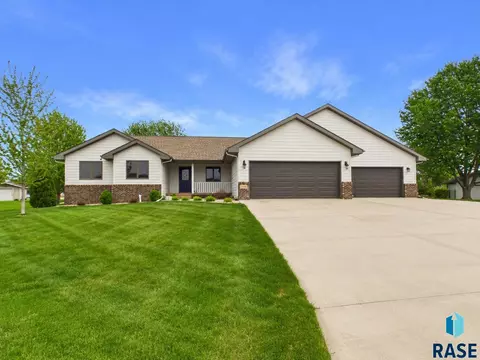 1108 Sunnyside Ct, Mitchell, SD 57301