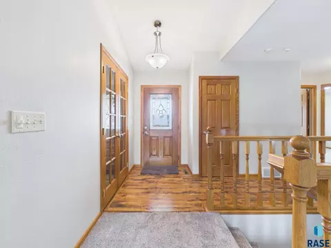 Entry Way - 1108 Sunnyside Ct, Mitchell, SD 57301 photo 2 of 3