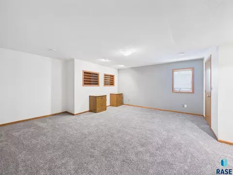Living - 1108 Sunnyside Ct, Mitchell, SD 57301 photo 11 of 12