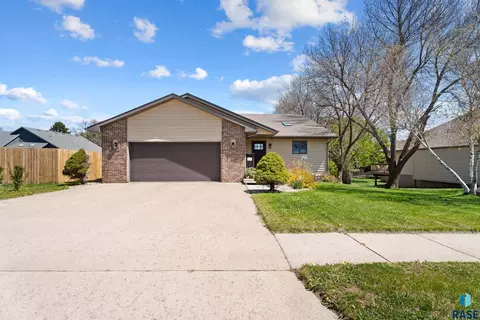 1204 N Clark Ave, Dell Rapids, SD 57022