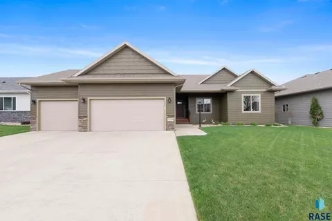 5409 S Sirocco Ave, Sioux Falls, SD 57108