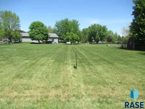 7 Th St, Hills, MN 56138