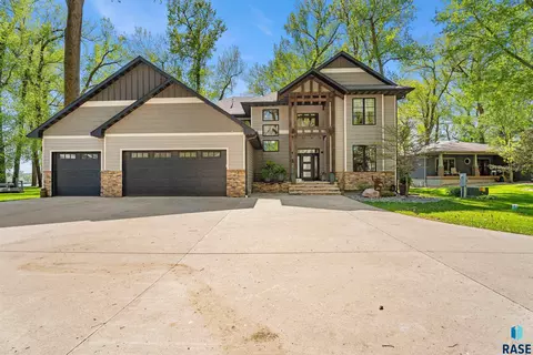 32197 Ponderson Dr, Vermillion, SD 57069