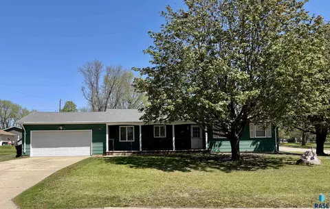 610 W Elizabeth St, Edgerton, MN 56128