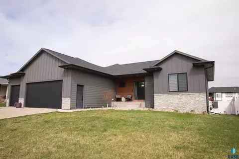 2620 N Lammers Ct, Tea, SD 57064
