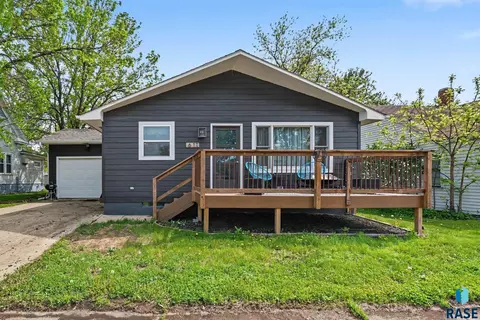 Exterior - 611 E 3rd St, Bridgewater, SD 57319 photo 4 of 4